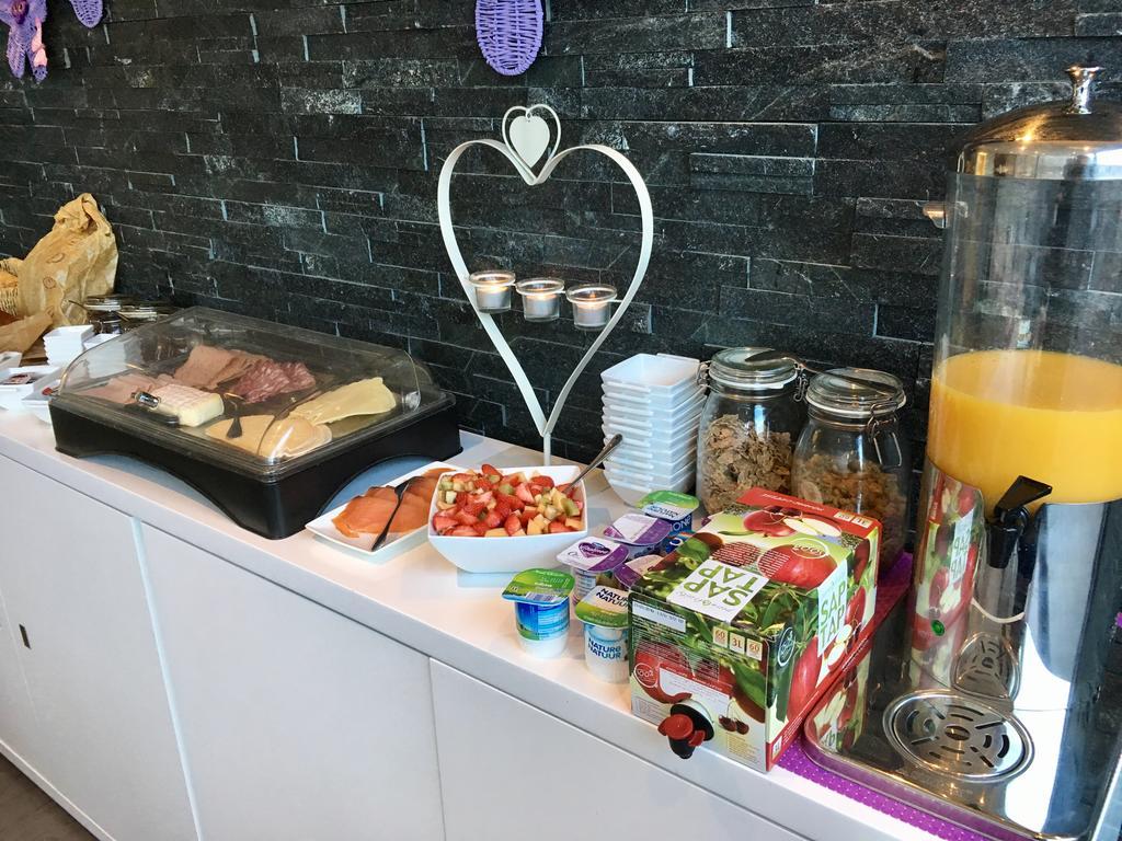 B&B Villa Curtricias Kortessem Bagian luar foto